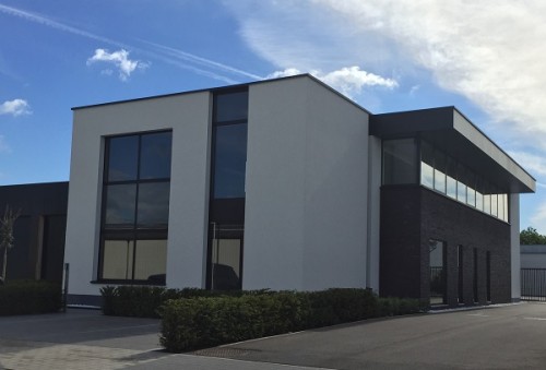 Bouwen van een kantoorgebouw bij bestaand magazijn